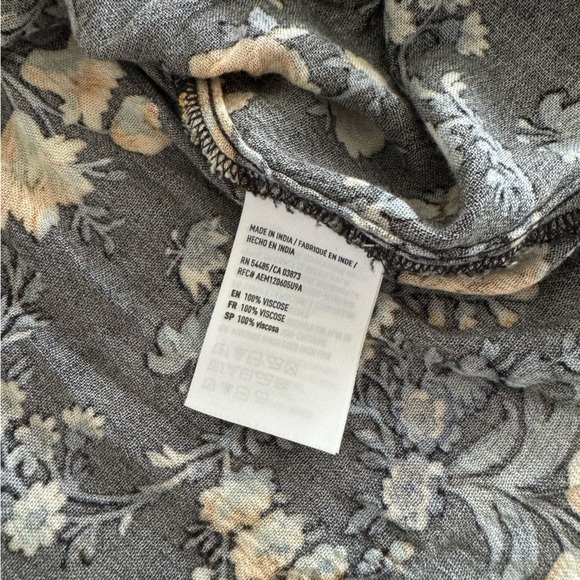 American Eagle Women’s Floral Long Sleeve Keyhole Neck Blouse size Medium - Picture 8 of 8